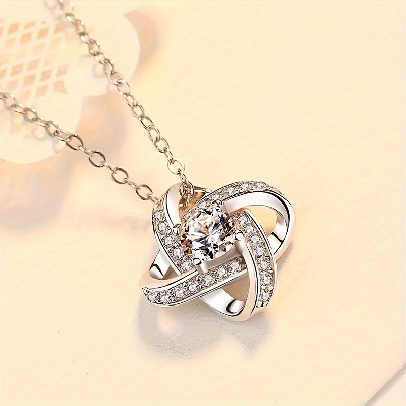 Elegant Fashionable Pendant Necklace with Gift Box